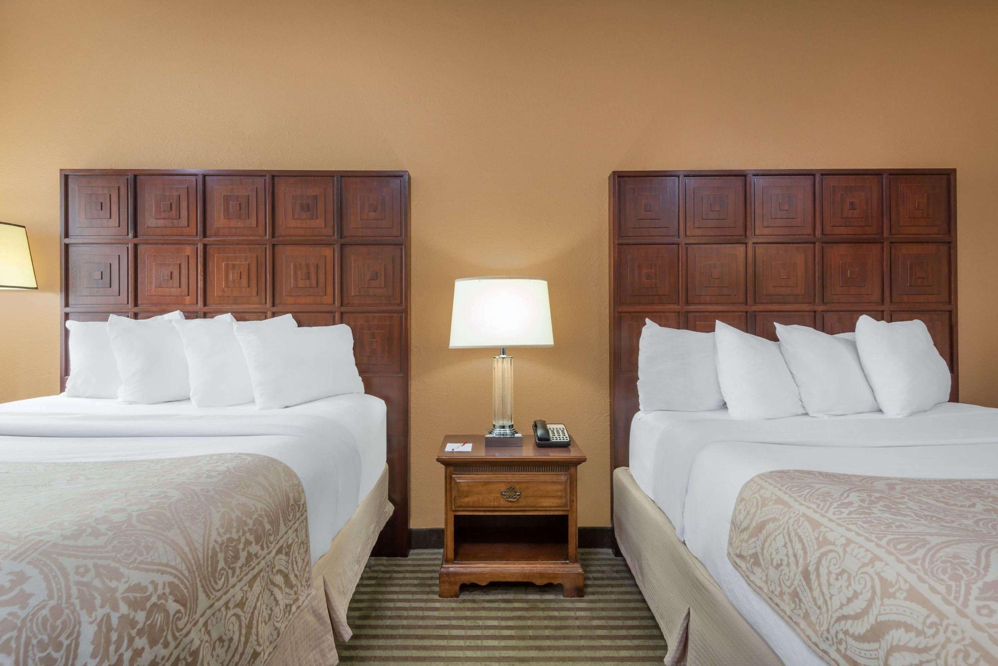 Ramada By Wyndham Columbus North Hotel Westerville Bagian luar foto