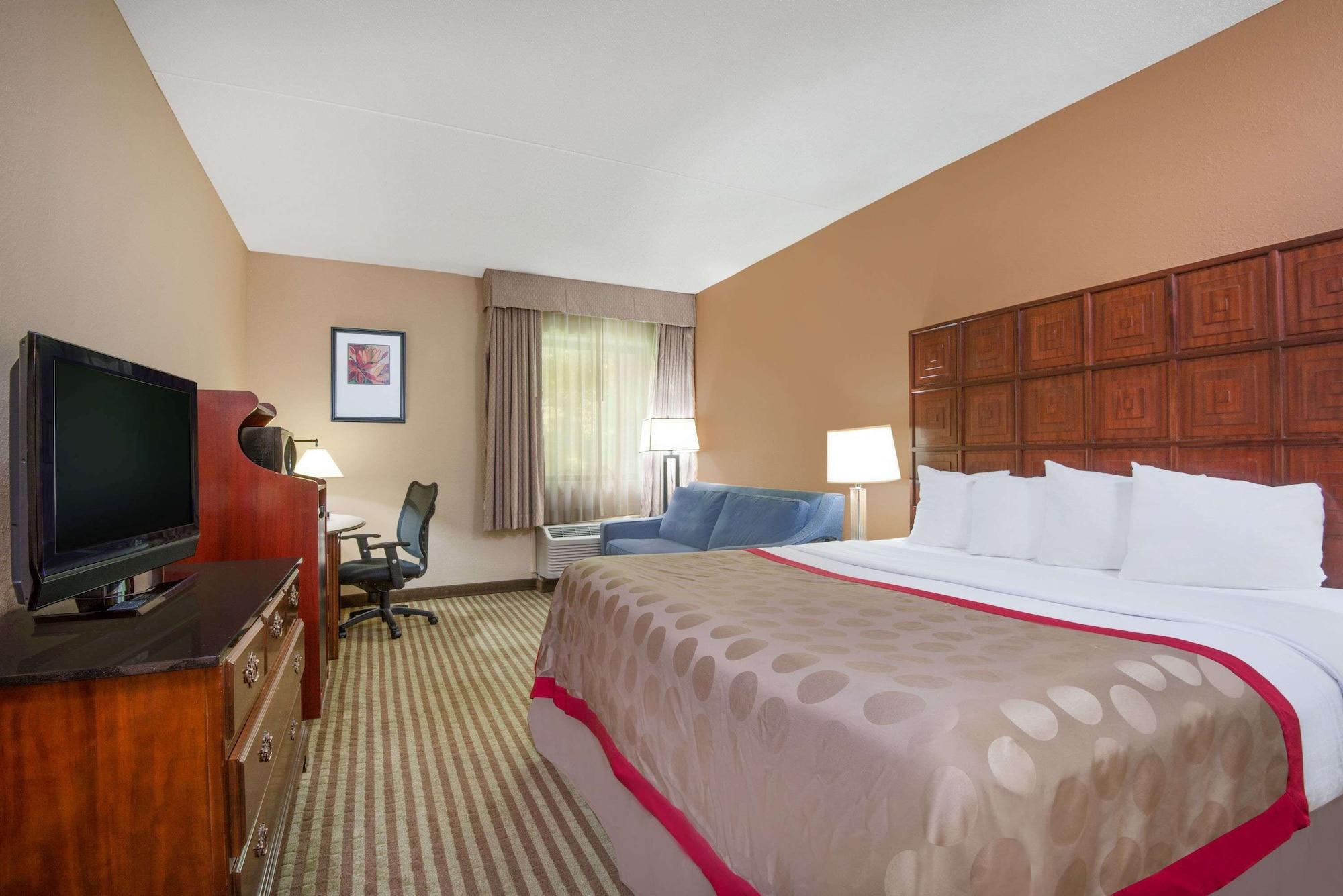 Ramada By Wyndham Columbus North Hotel Westerville Bagian luar foto