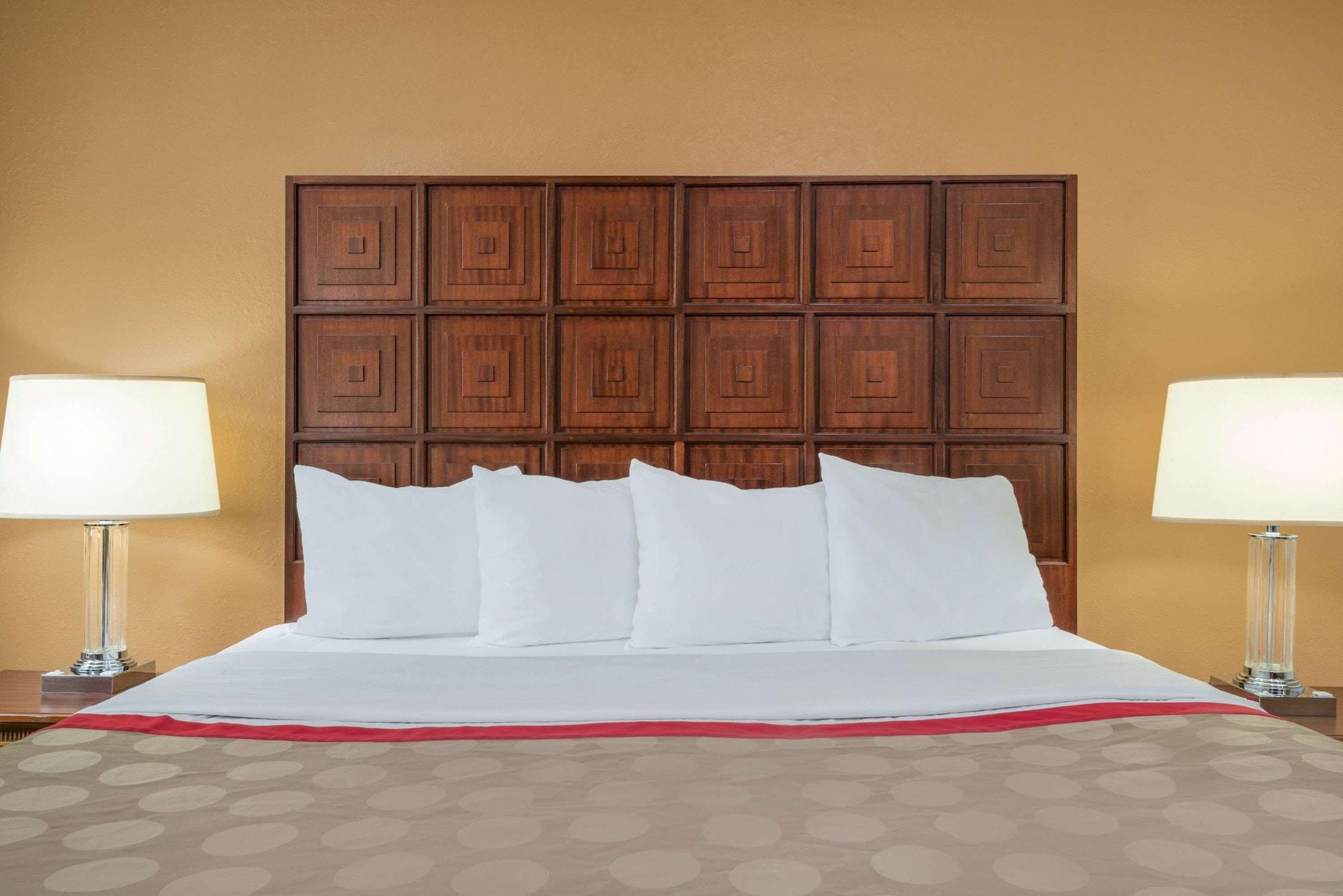 Ramada By Wyndham Columbus North Hotel Westerville Bagian luar foto