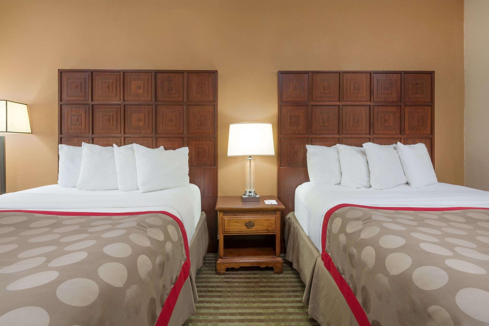 Ramada By Wyndham Columbus North Hotel Westerville Bagian luar foto
