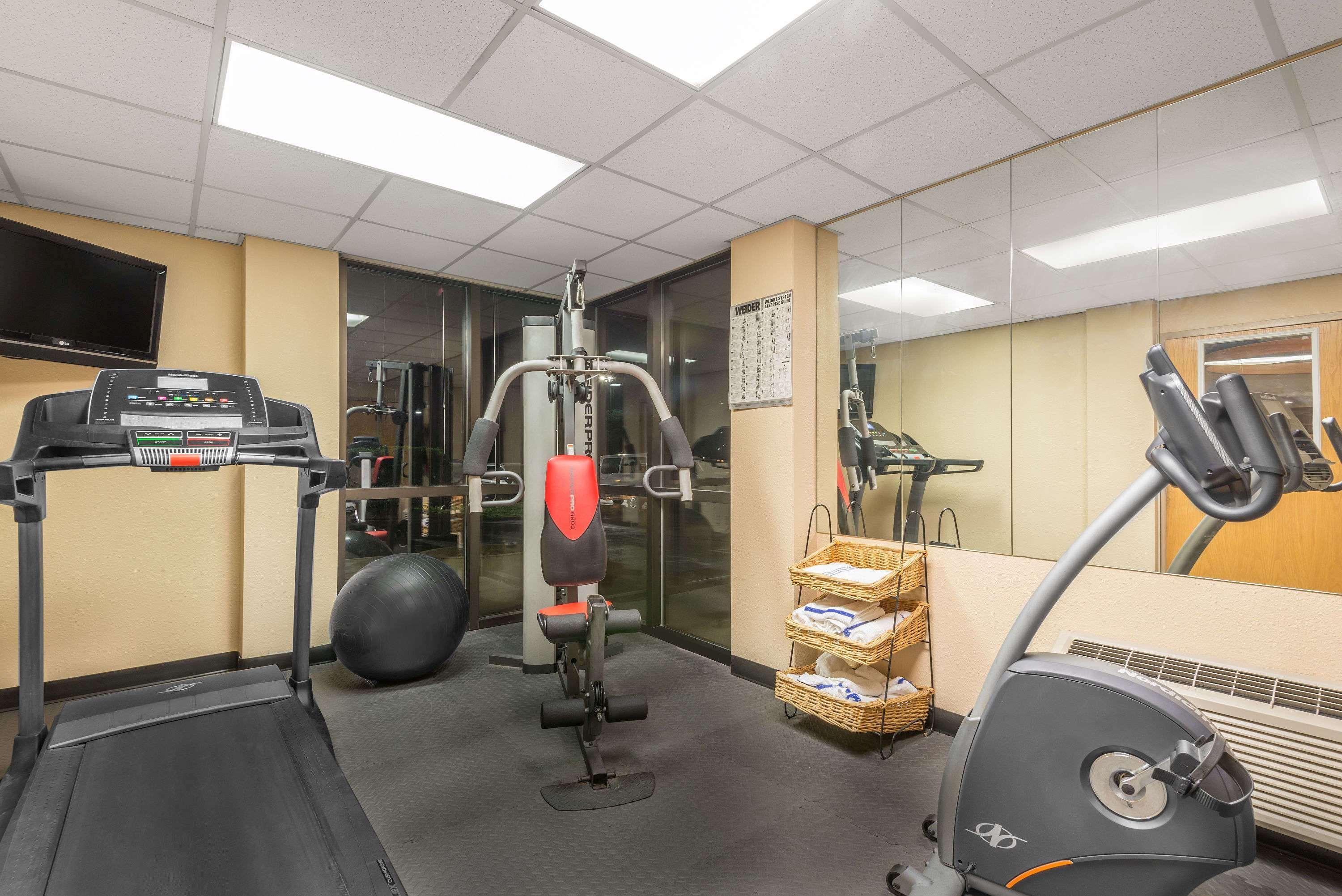 Ramada By Wyndham Columbus North Hotel Westerville Bagian luar foto