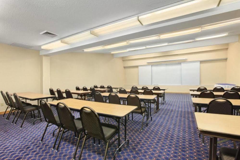 Ramada By Wyndham Columbus North Hotel Westerville Bagian luar foto