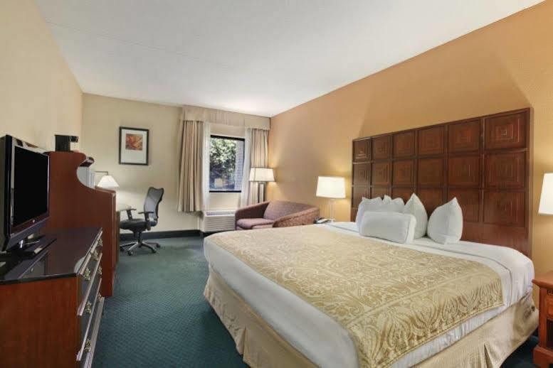 Ramada By Wyndham Columbus North Hotel Westerville Bagian luar foto